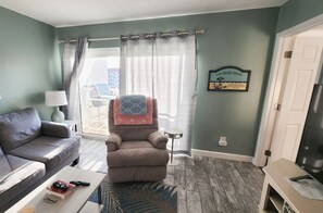 TV, lettore DVD, impianto stereo