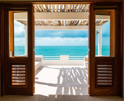 Kotch- Private Ecoluxe 5 Bedroom Villa in Treasure Beach with Pool