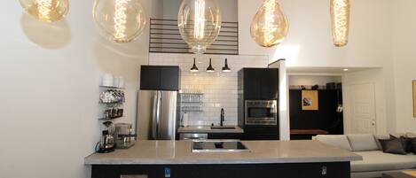 Réfrigérateur, micro-ondes, four, lave-vaisselle