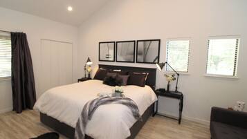 3 bedrooms, premium bedding, free WiFi, bed sheets