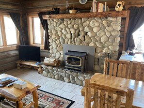 Smart TV, stereo - Aspen Cabin at Rye Creek Lodge (Darby)
