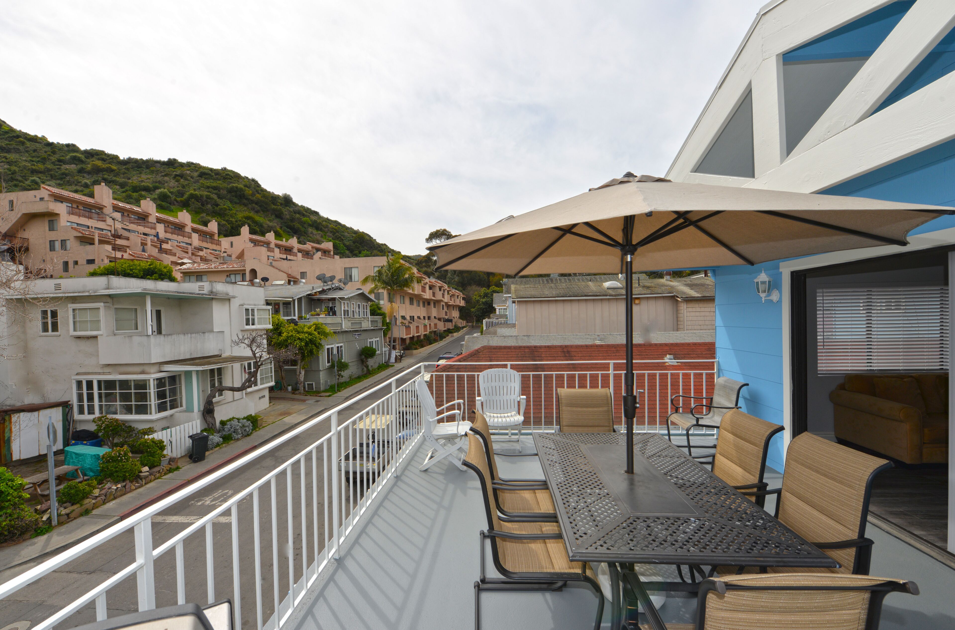 323CE: Two Story Family Home w/ Large Deck, WIFI, Close to Beach, Mtn Views - 32