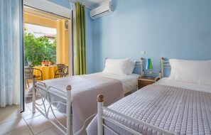 2 makuuhuonetta, tallelokero huoneessa, silitysrauta/-lauta