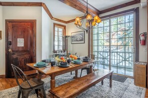 Dining - Spacious Canyon Lodge Home | Mammoth Moose w/ Hot Tub & Garage (Mammoth Lakes)