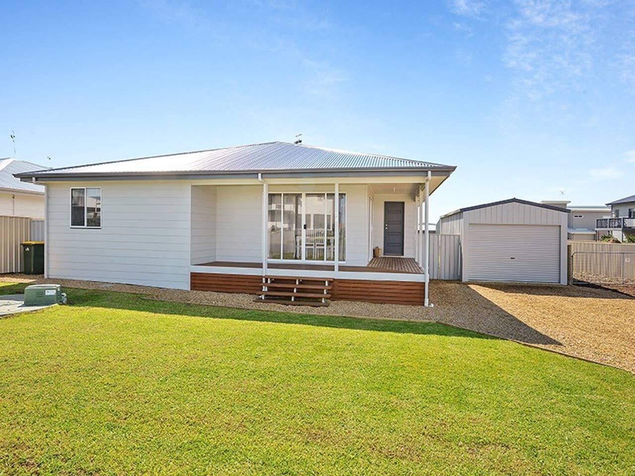 Walk to Middleton Beach