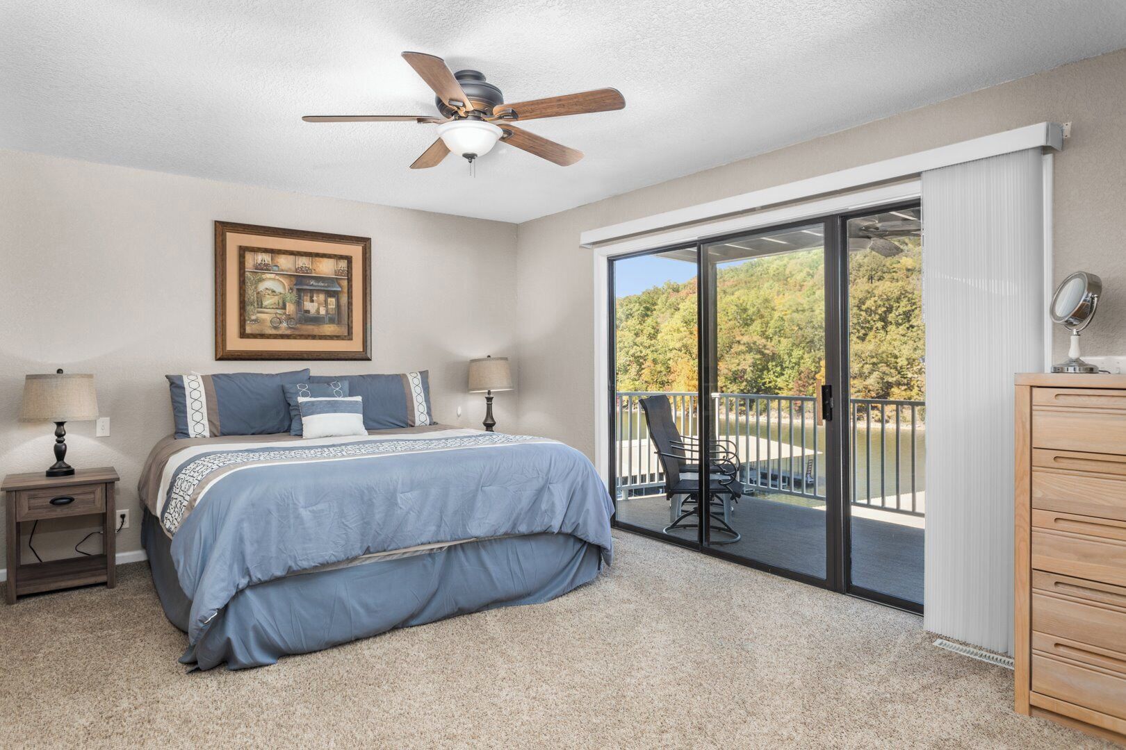 5 bedrooms, iron/ironing board, WiFi, bed sheets
