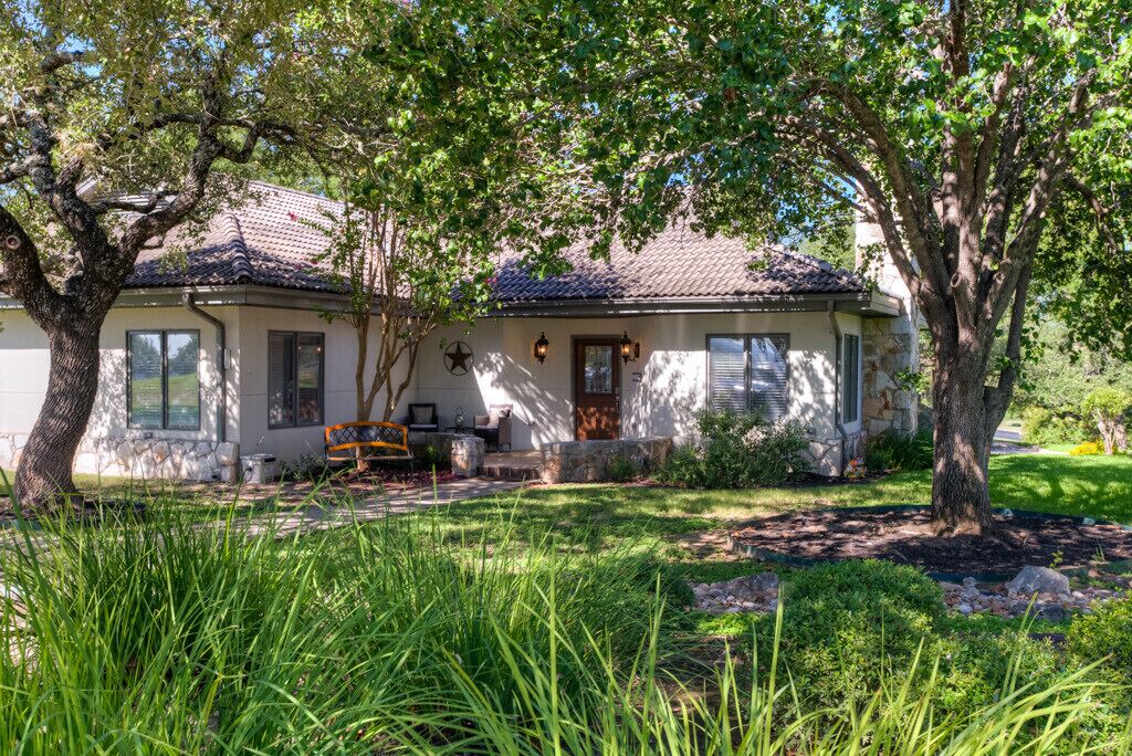 Executive Cottage in Barton Creek Lakeside