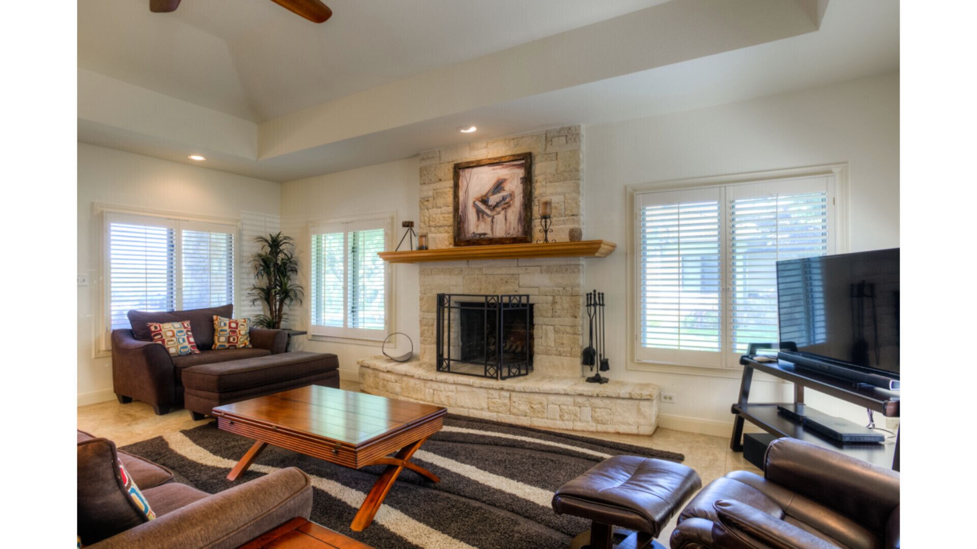 Executive Cottage in Barton Creek Lakeside