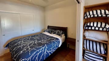 1 bedroom, WiFi (free), bed sheets