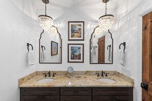 淋浴设施、吹风机、毛巾