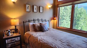 4 habitaciones, tabla de planchar con plancha, wifi y ropa de cama 