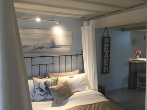 1 bedroom, iron/ironing board, WiFi, bed sheets - Perfect beachside location @The Sea Esta Inn (Long Beach)