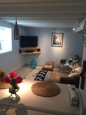 Smart TV, books - Perfect beachside location @The Sea Esta Inn (Long Beach)