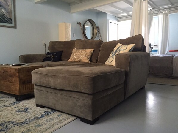 Smart TV, books - Perfect beachside location @The Sea Esta Inn (Long Beach)