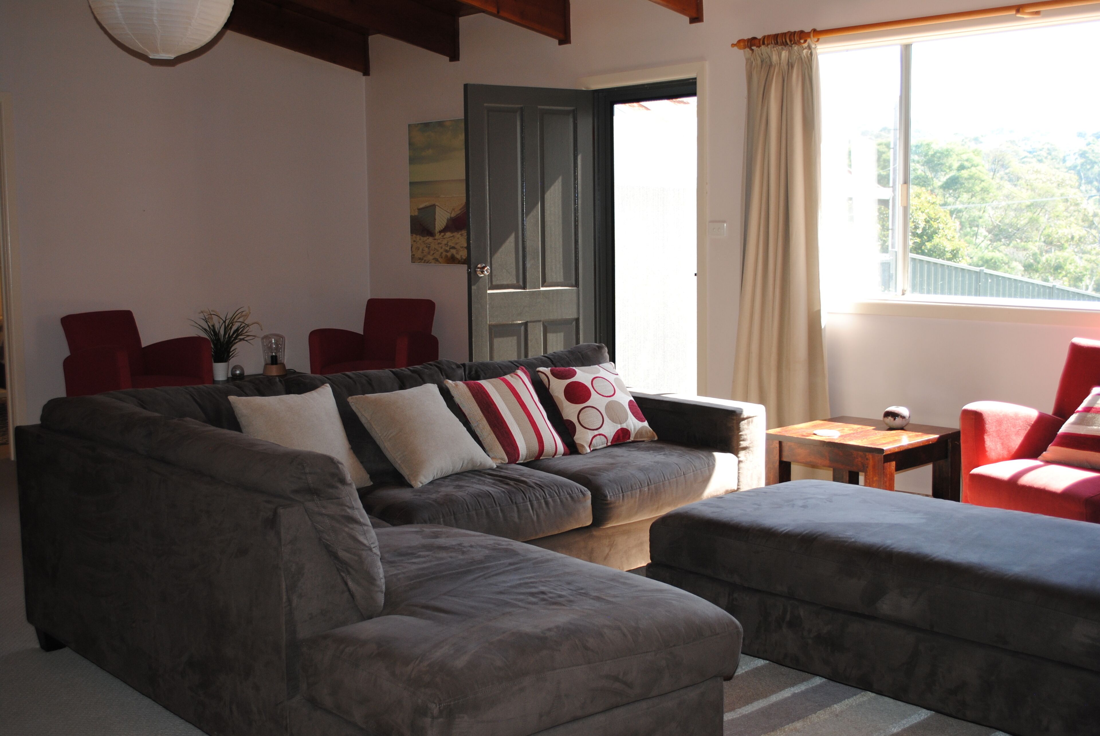 TV, fireplace, DVD player, books