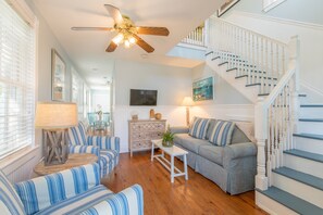 Télévision, lecteur de DVD, chaîne hi-fi, espaces bureaux