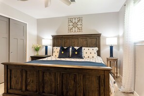 4 bedrooms, desk, iron/ironing board, free WiFi