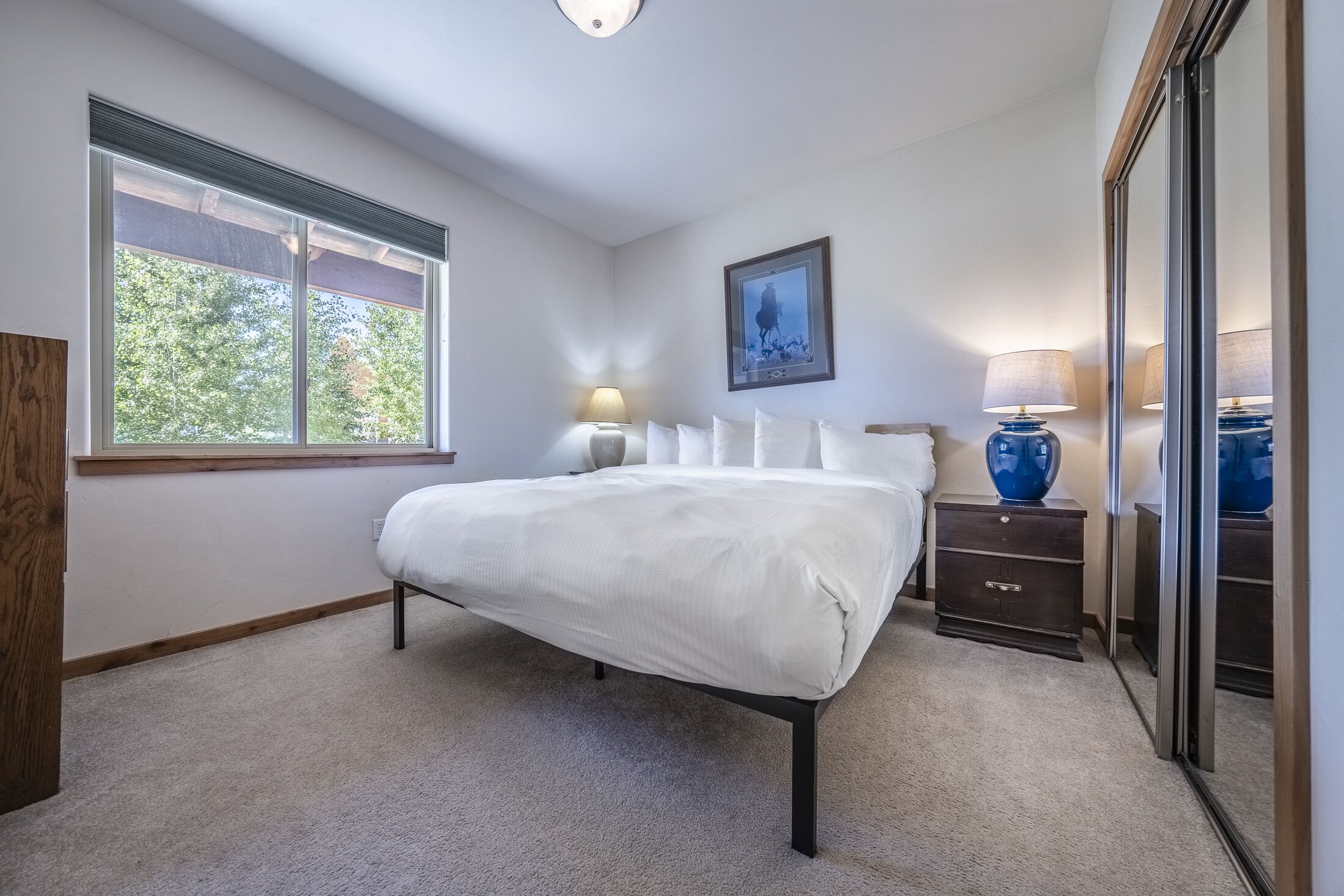 Spacious Luxury condo in the heart of Town of WP. Access to pool & hot tub