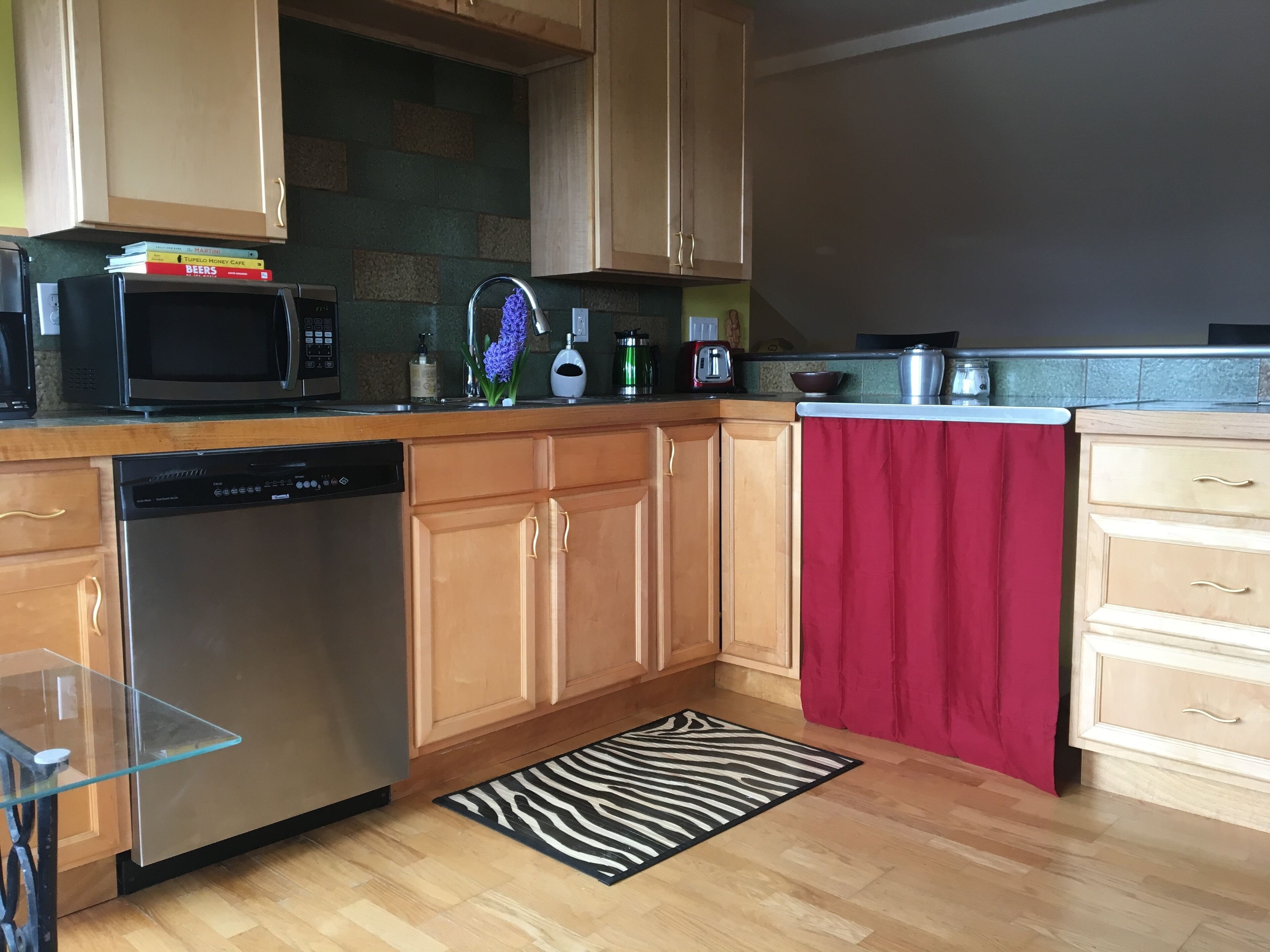 Walkable West AVL Treetops Private Loft Mtn Views Epic Sunsets Walk to Breweries