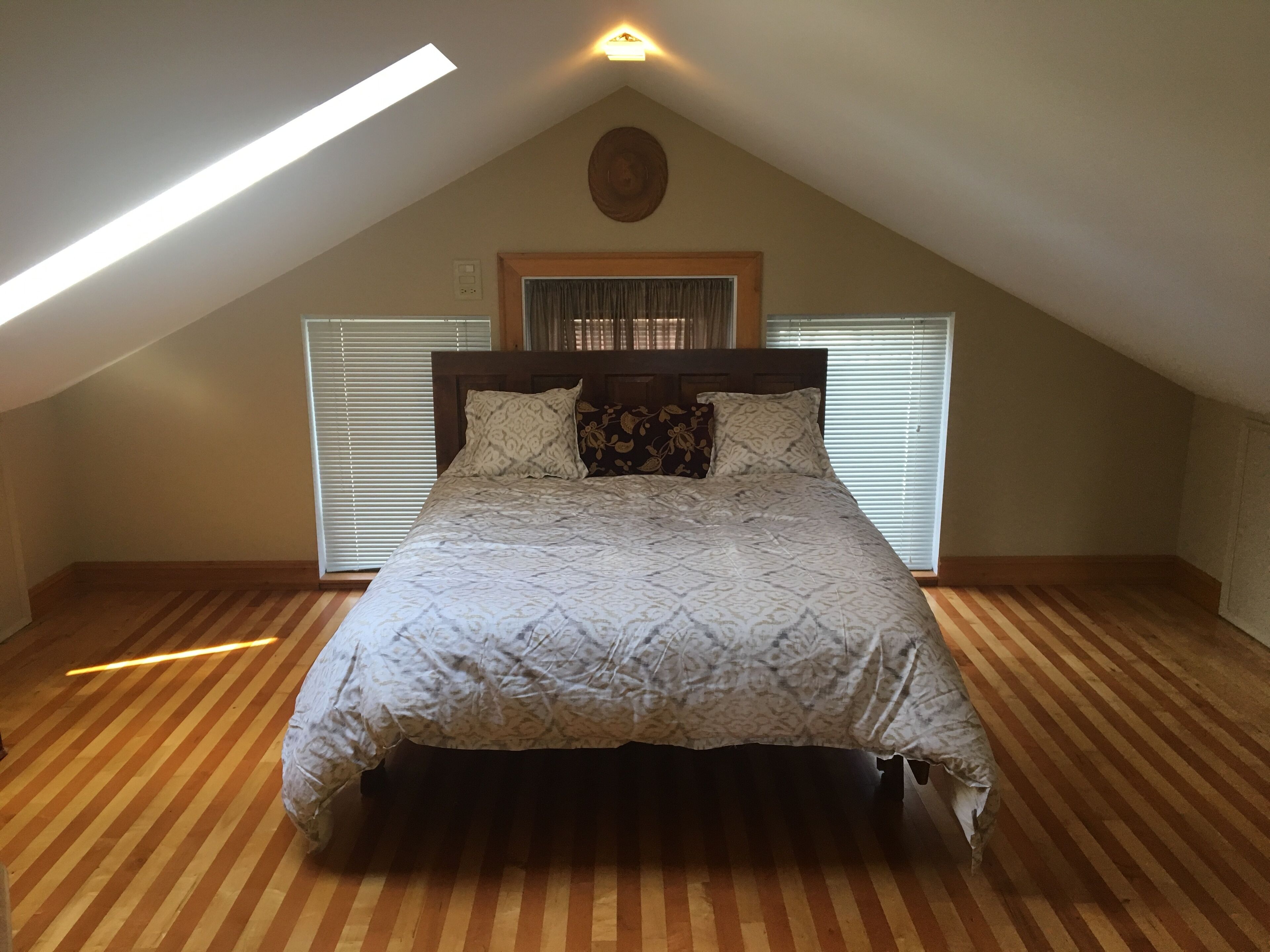 Walkable West AVL Treetops Private Loft Mtn Views Epic Sunsets Walk to Breweries