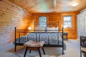 1 bedroom, iron/ironing board, free WiFi, bed sheets - Dreamweaver Cottage is Dog Friendly! Steps from Lake Ontario (Niagara-on-the-Lake)