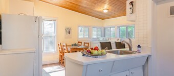 Dreamweaver Cottage is Dog Friendly! Steps from Lake Ontario