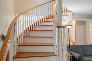 Interior - Dreamweaver Cottage is Dog Friendly! Steps from Lake Ontario (Niagara-on-the-Lake)