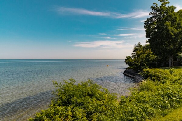 Beach - Dreamweaver Cottage is Dog Friendly! Steps from Lake Ontario (Niagara-on-the-Lake)
