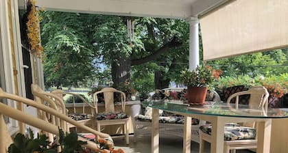 Heck-Of-A-Deck Lakehouse with Sunsets, and Kayaks, too!