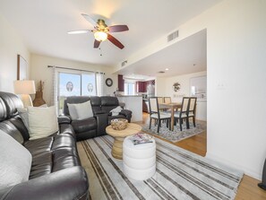 TV - West Coast Vista 3E Bay View Condo with Beachfront Heated Pool (Indian Rocks Beach)
