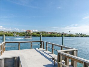 Property grounds - West Coast Vista 3E Bay View Condo with Beachfront Heated Pool (Indian Rocks Beach)