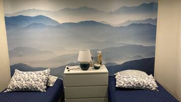 5 bedrooms, desk, iron/ironing board, WiFi