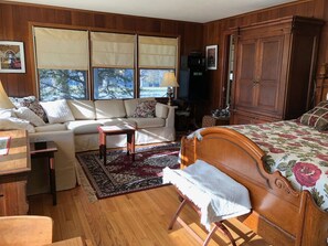 5 bedrooms, iron/ironing board, WiFi, bed sheets - Stay-cation In Charmified Village Guest House! (Aurora)