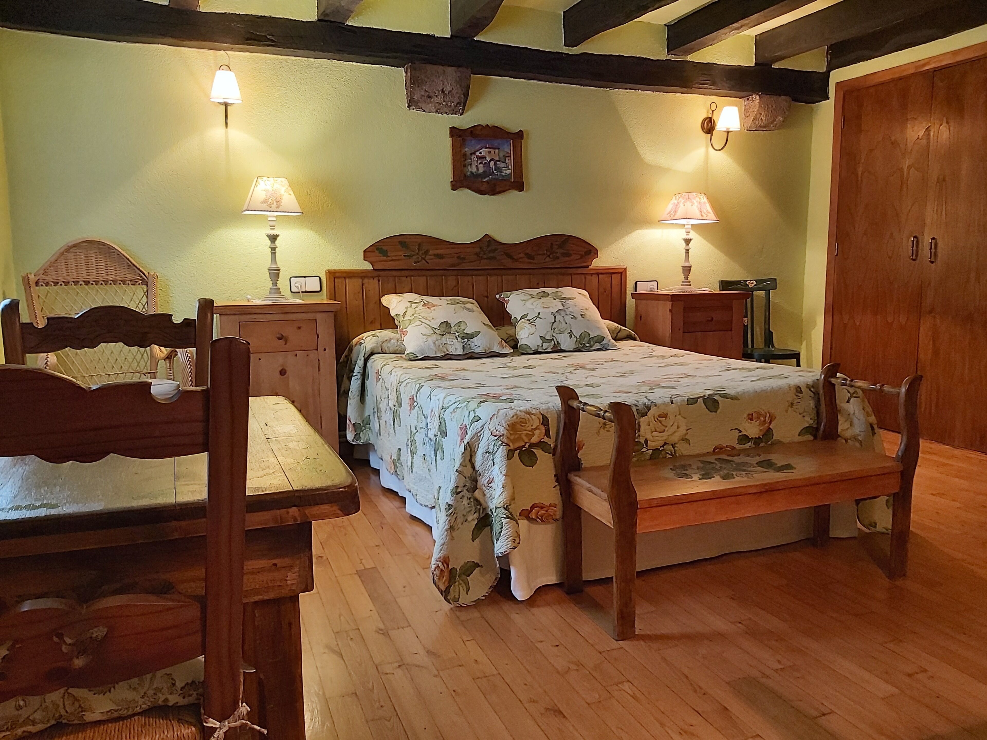 4 slaapkamers, een strijkplank/strijkijzer, wifi, beddengoed