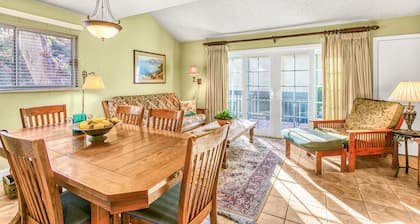 Spacious Condo in Sol Vista with golf cart & pool