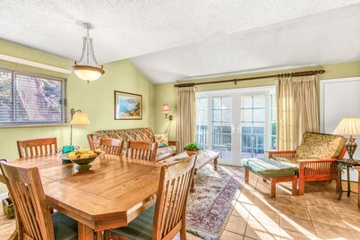 Spacious Condo in Sol Vista with golf cart & pool