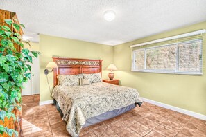 3 bedrooms, iron/ironing board, travel cot, WiFi
