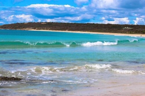 New Pet friendly  home & very close to dog beaches & Old Dunsborough bay