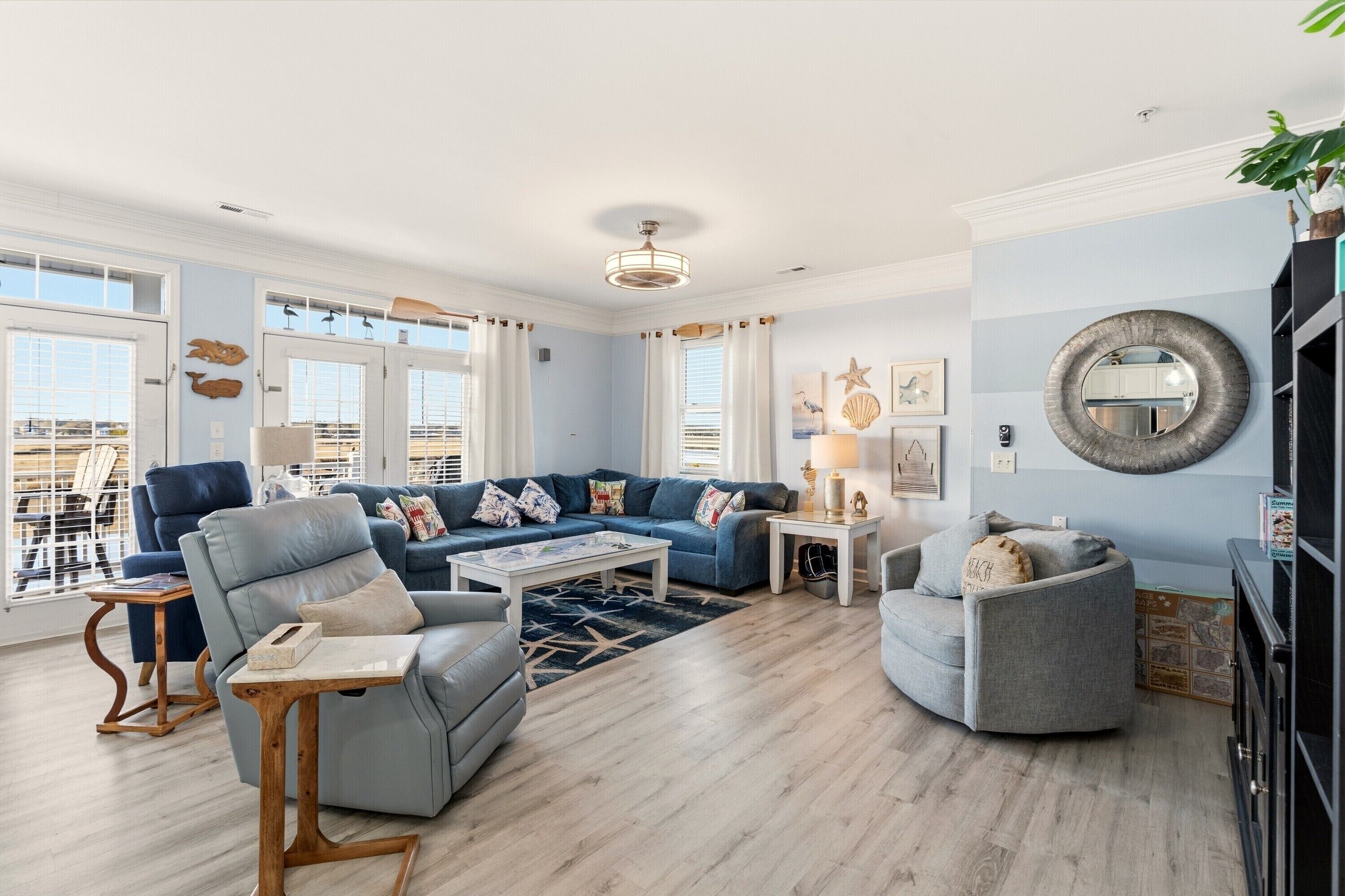 Télévision, lecteur de DVD, baby-foot