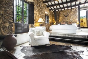 9 habitaciones, tabla de planchar con plancha y wifi gratis