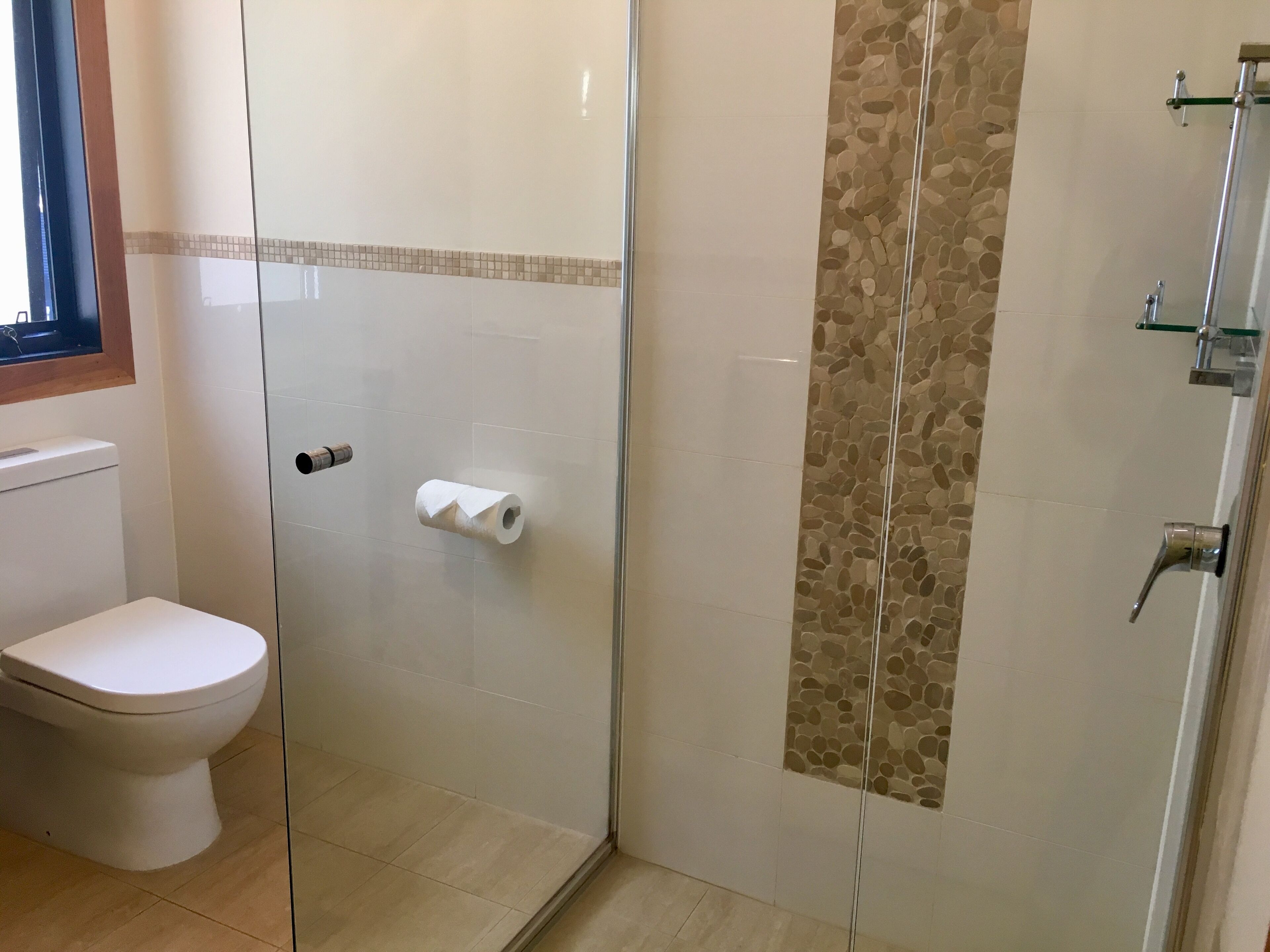 Bushey Heath - A Walk To Town Bush Retreat  — image 13