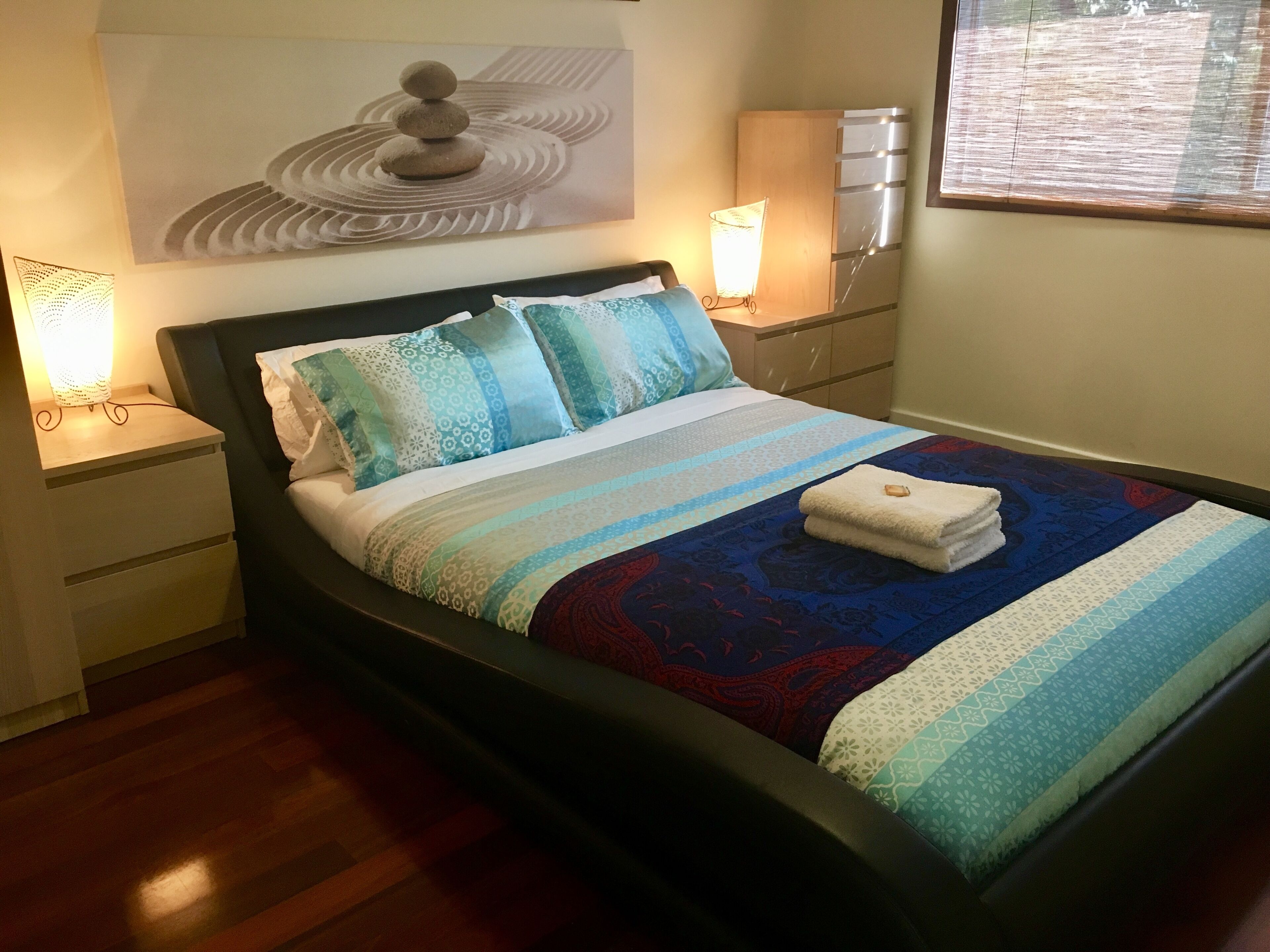 Bushey Heath - A Walk To Town Bush Retreat  — image 14