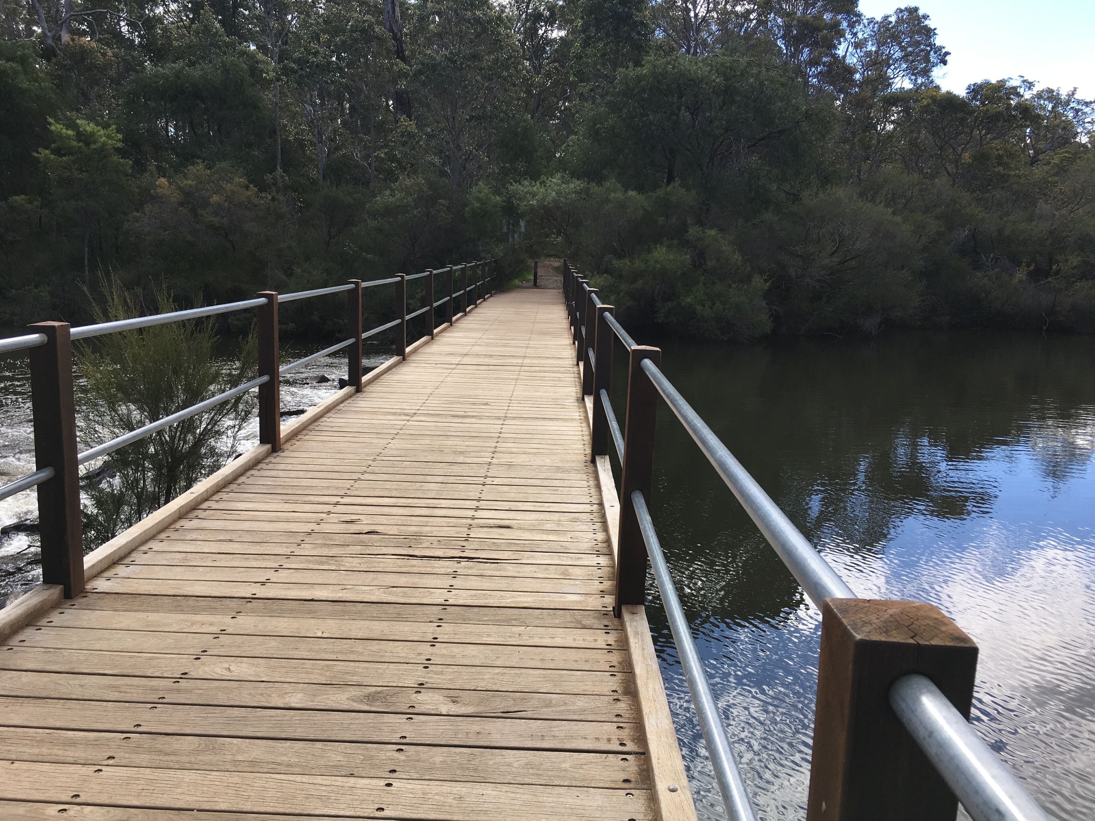 Bushey Heath - A Walk To Town Bush Retreat  — image 22