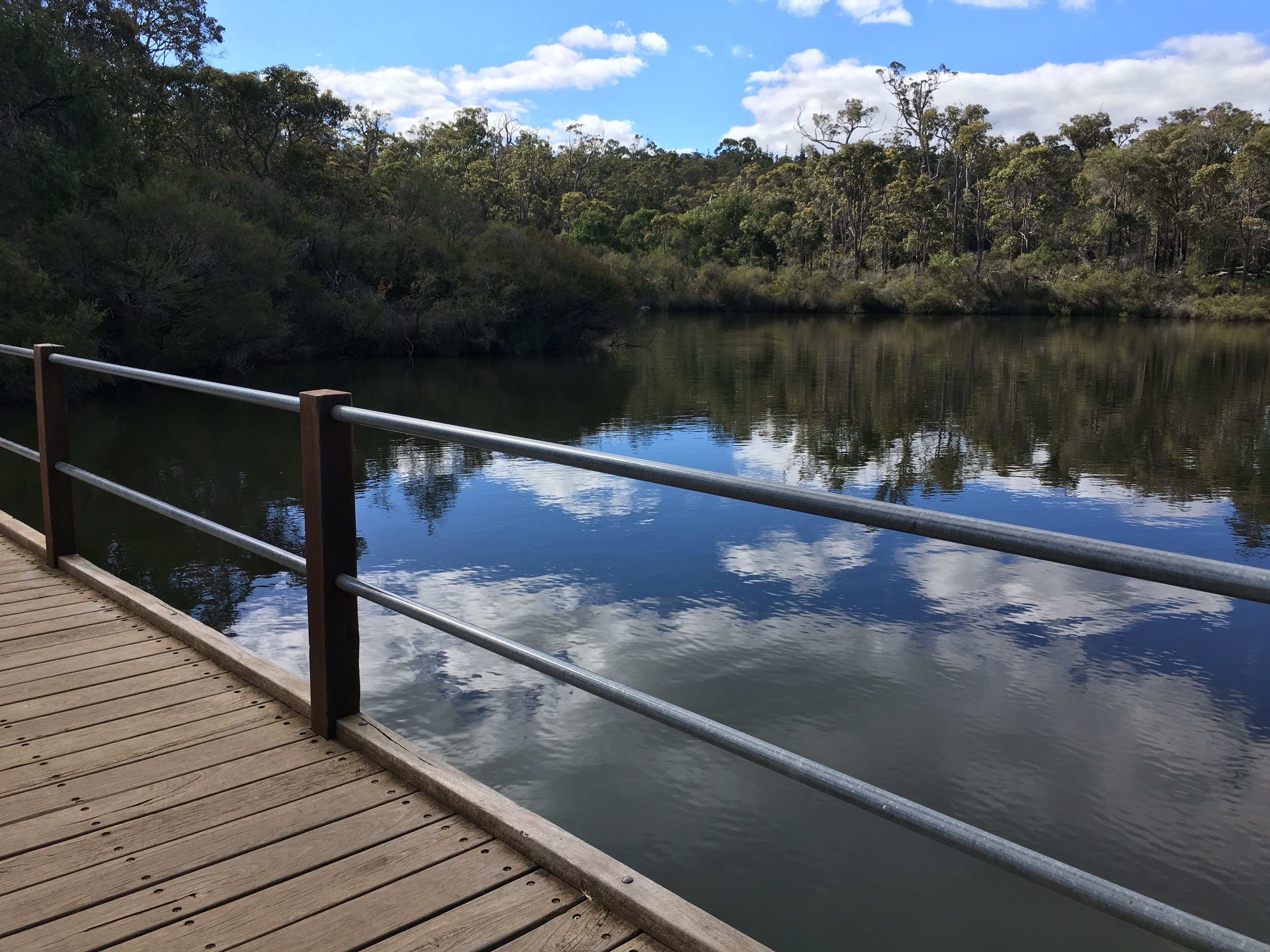 Bushey Heath - A Walk To Town Bush Retreat  — image 4