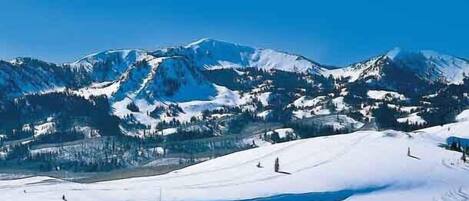 Skidåkning och snöaktiviteter