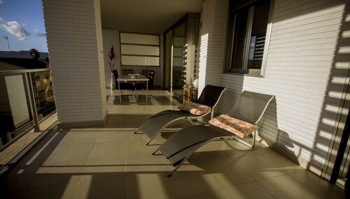 Muy limpio, luminoso, WIFI. Piscina. 1ª Línea de playa. Gran terraza. 