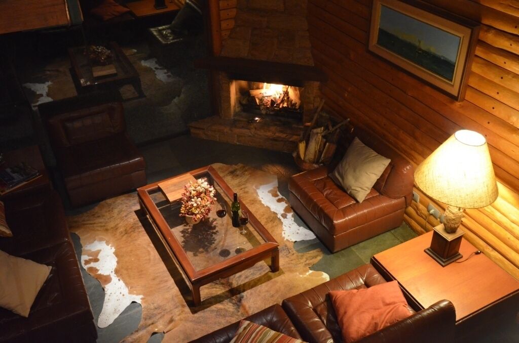 Canadian Style Log House With Spectacular Views Of Stone Chest And Mountain