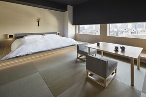 Habitación Premium doble, no fumadores, vistas a la ciudad | Escritorio, cortinas opacas, tabla de planchar con plancha y wifi gratis