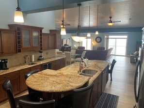 Interior - •Lake Erie Vista Dream Penthouse 4 Bed Room 2.5 Bath Private Beach & Indoor Pool (Geneva-on-the-Lake)