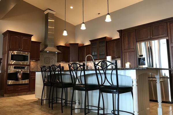 Huge eat in kitchen great room